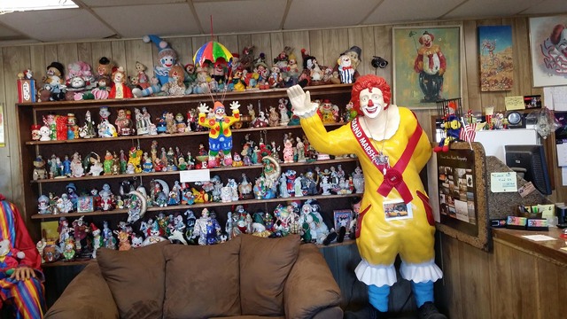 8945347_web1_1014-clownmotel2_8945347